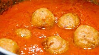 How Traditional Italian Meatballs in Tomato Sauce are Made | Claudia Romeo