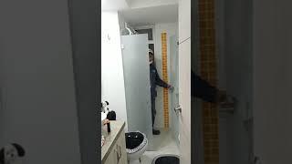 DIVISIONES DE BAÑO EN VIDRIO TEMPLADO EN BOGOTA SISTEMA BATIENTE CHAFLAN-INGEVIDRIOS