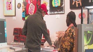 Atlanta shoppers out for last-minute Christmas gifts