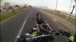 Motociclista huye de los carabineros (policias) en Iquique Chile [COMPLETO]