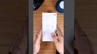 Unboxing the @xiaomi 13! Featuring the powerful @snapdragon 8 Gen 2! Great for gaming!