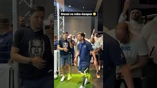 أوسمز  vs روبوت  #oCMz #messi #neymar #robokeeper