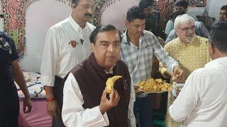 #jamnagar : Mukesh Ambani eating bhajiya said that "Khambhalia's bhajiya is world famous"