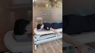 하루3분씩 말린어깨 교정 운동방법!! (날개뼈 통증 완전제거)