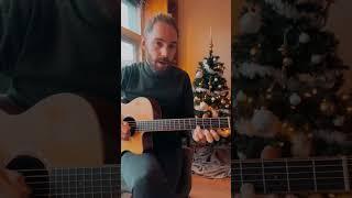 Dit kerstliedje kan iedereen leren spelen op gitaar!  #kerstheld #kerstliedjes #gitaar