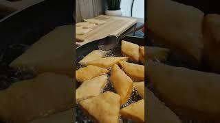 Petulla për mëngjes || Donuts in Triangle Form #shorts #viral #petulla #donuts donuts