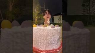 Dunk brings cake & present to HBD Joong #joongdunk #joongarchen #dunknatachai #chenrcj #gmmtv