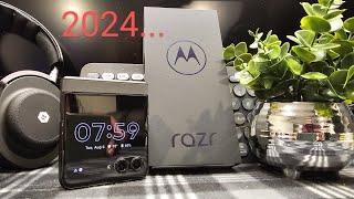 Motorola Razr 2024 Unboxing & Walkthrough with Me...