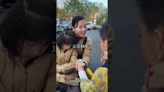 小然哥只是帮小女孩拧开瓶盖，她却晕倒了？ #搞笑 #骗你生娃系列 #funny #正能量剧情