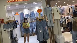 网店店主：广州十三行服装批发市场，夏季清仓，连衣裙才30块一件