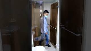 DIVISIONES DE BAÑO EN VIDRIO TEMPLADO EN BOGOTA SISTEMA BATIENTE CHAFLAN-INGEVIDRIOS