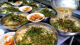 라이더들의 성지! 국내 끝판왕 사이즈! 6000원짜리 부추국수 무한리필 all you can eat! only $5 chives noodles - korean street food