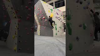 1day. 1upload. Climbing. Bouldering. V3 or V4?? Just made it. 이게되네.