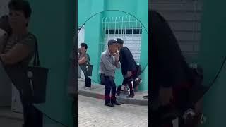 La quinta mejor POLICÍA del mundo: ¡Aé, la CHAMBELONA!#shorts