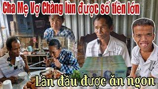 Cha Mẹ Vợ Chàng lùn được MTQ trao số tiền lớn và tặng con vịt quay siêu to.