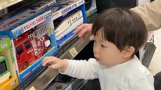 Mugi’s Toy Car Adventure at the Department Store! So Curious with Grandma (1y6m9d No.11)