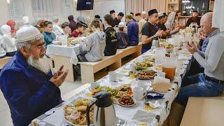 How Iftar is celebrated in a mosque in Russia during Ramadan. Islam in Tatarstan