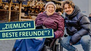 Selbstversuch als Freizeitbegleiter: Wir helfen Menschen im Rollstuhl beim Shopping für Weihnachten