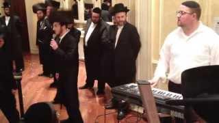 Sholem Lemmer singing at a wedding with pinny ostreicher on keys