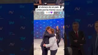 Abrazo de milei