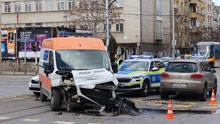 Джип и линейка от Пирдоп, превозваща бебе и майка му, катастрофираха в София