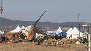 Investigators at the site of the South Korea plane crash