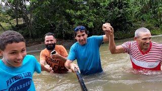 ME TRAJERON HASTA ESTE RIO DE JARABACOA Y FUE PARA PASAR UN DIA DE PARRILLADA EN EL YAQUE