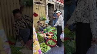 Lifestyle vendors in fish market