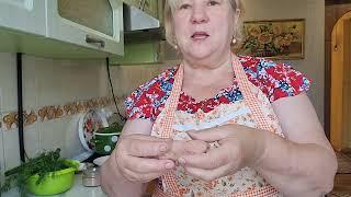 Крученики с жирным фаршем. зеленый борщ. Салат из свежих овощей.