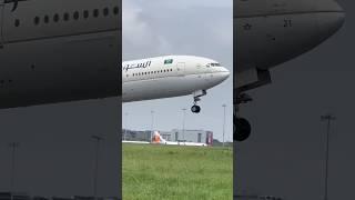 Boeing-777 TakeOff | Saudia | #shorts #trending #viralshorts #boeing #aviation #saudiarabia #saudi