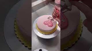 “Love is in the Air” Valentine’s Day cake decorating inspo