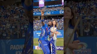 A wwwwwinning selfie with our loudest fans on @RelianceFoundationTV #ESADay | #MumbaiIndians