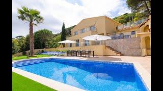 Detached holiday villa for sale near Lloret de Mar, with tourist license, private pool and garden