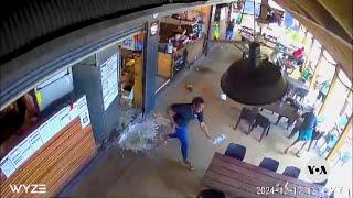 Footage captures moment earthquake strikes cafe in Vanuatu | VOA News