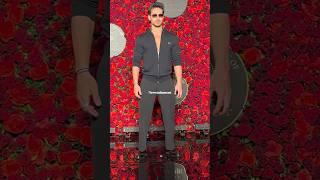 Tiger Shroff Sizzles Red Carpet Anand Pandit #birthday Bash