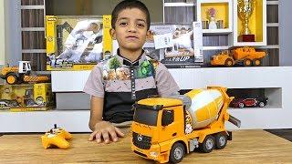 KIDS PLAY WITH TOYS RC CEMENT MIXER TRUCK!!