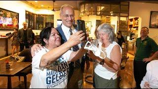 Miami Beach Mayor Dan Gelber speaks after voters say “Yes” to a 2 a.m. booze ban