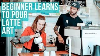 Teaching a beginner how to pour latte art patterns (Expert Barista Guide)