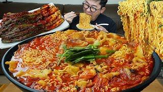 해장에 제대로인 고추참치틈새라면에 수제비듬뿍! 오이무침과 파김치 요리 먹방 Spicy Tuna Ramyeon MUKBANG