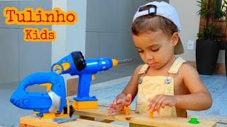 TULINHO com suas Novas Ferramentas de brinquedo que funcionam com pilhas. children's Toy tools