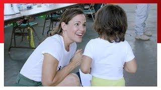 Jennifer Garner Visits Transit Shelters at the U.S. Border with Save the Children