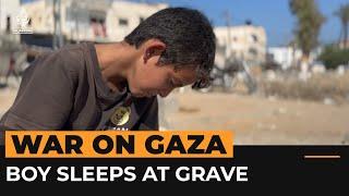 Boy who sleeps on his mother’s grave in Gaza