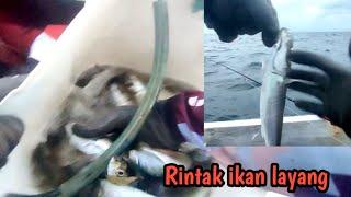 mancing di pagi hari tengah laut