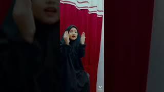 small girl reciting hadees