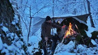 Surviving in Heavy Snow and Blizzard Building a Shelter Beside a RockCooking Wild Trout️