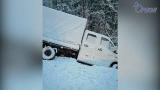 Соблюдай дистанцию! Водитель легкового автомобиля врезался в ехавший впереди него автобус