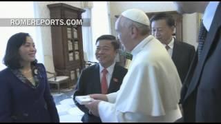 Pope Francis meets with president of Vietnam\'s parliament, Nguyen Sing Hung