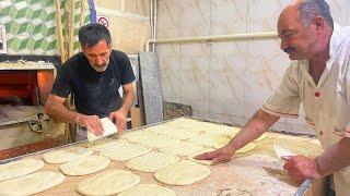 A bakery that works for hours|Cooking delicious Berber bread in Iran