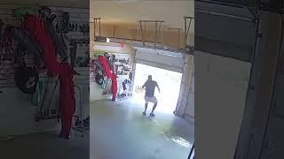 R9- guy hits his head to the garage door #shortsvideo #fail #funny #garage #hit