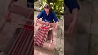 Turn around the Sound of the Loom!